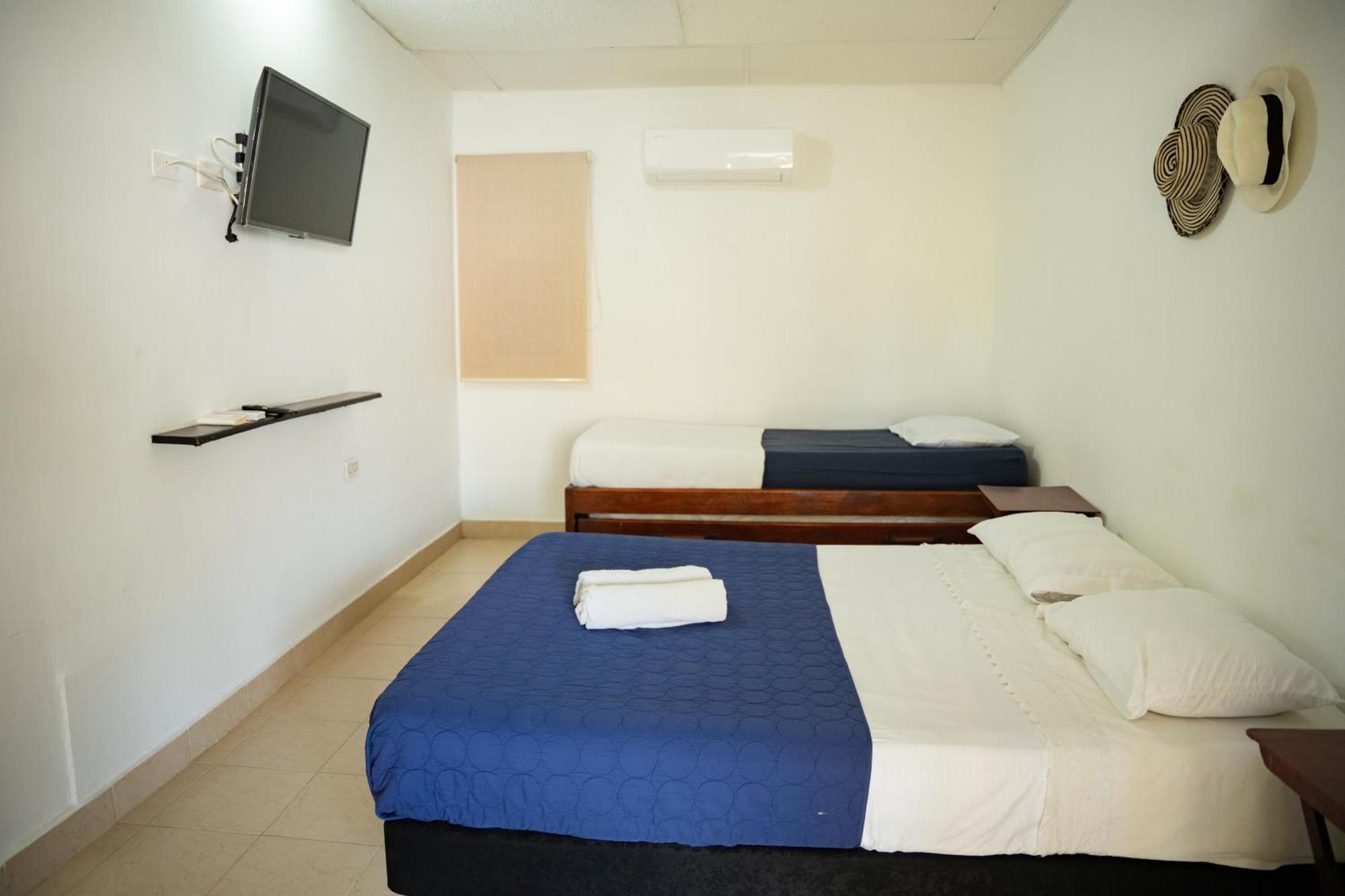 Hostal Del Mar - Tolu Bagian luar foto
