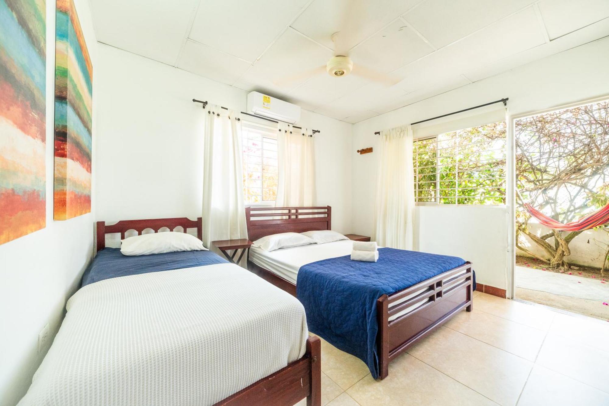 Hostal Del Mar - Tolu Bagian luar foto