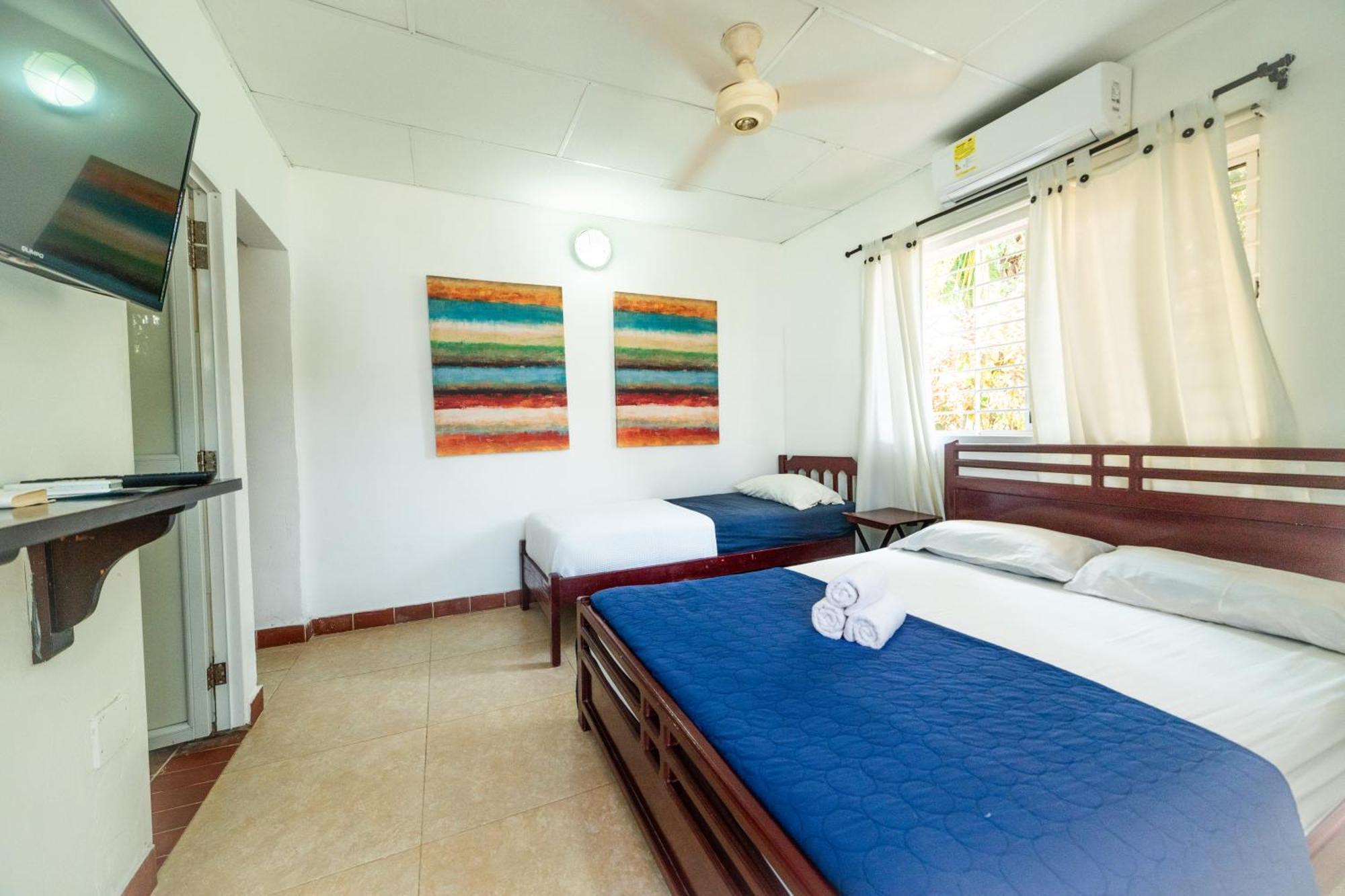 Hostal Del Mar - Tolu Bagian luar foto