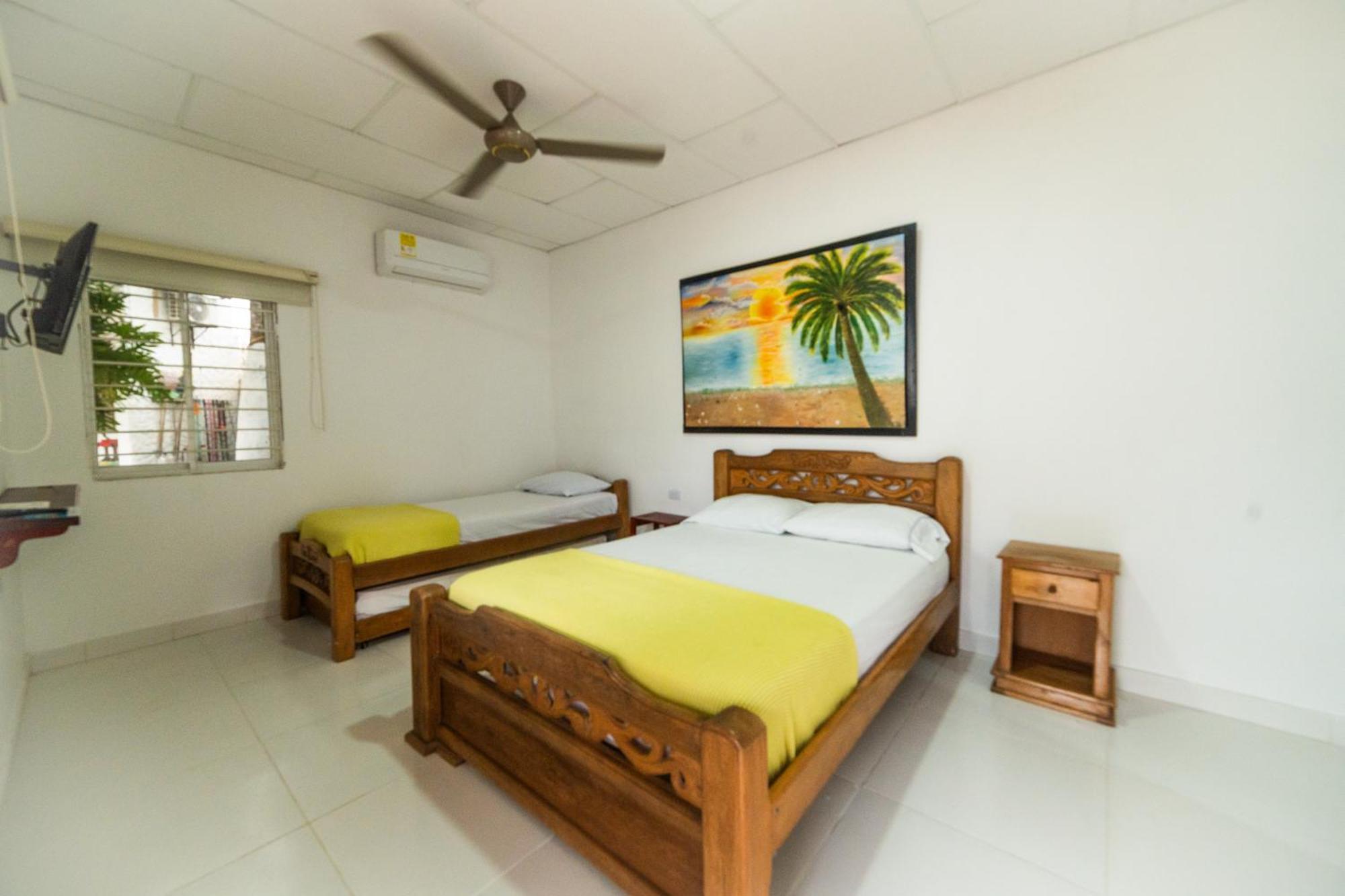 Hostal Del Mar - Tolu Bagian luar foto
