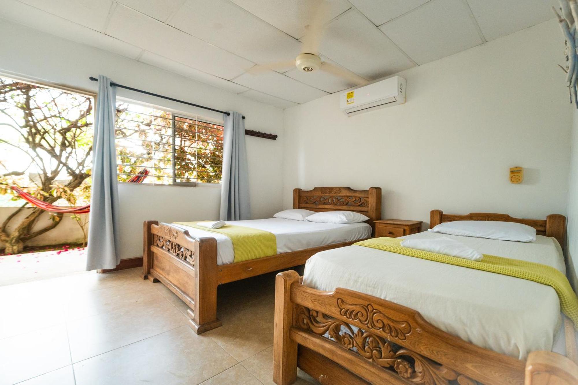 Hostal Del Mar - Tolu Bagian luar foto
