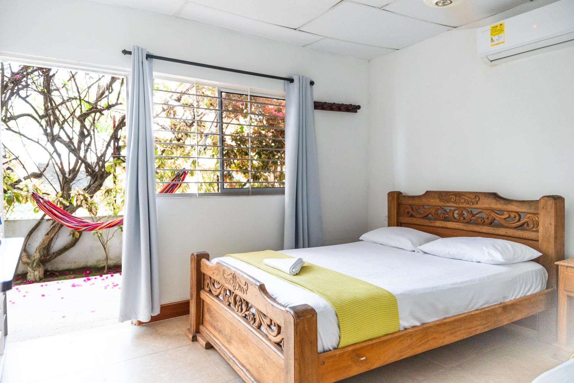 Hostal Del Mar - Tolu Bagian luar foto